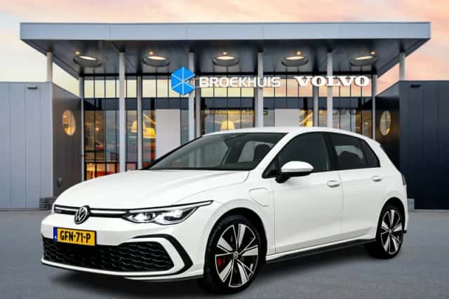 Volkswagen Golf (2021) thumbnail 1