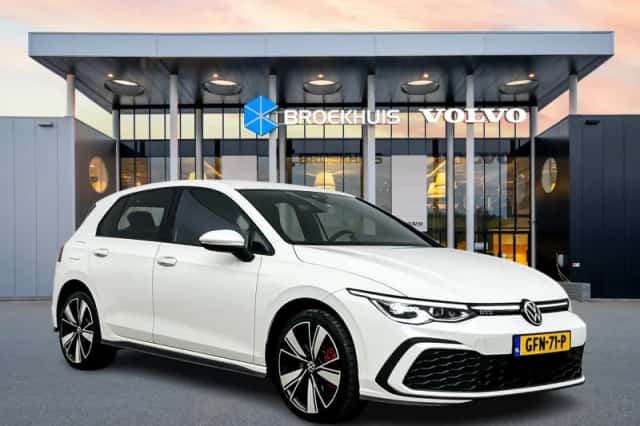 Volkswagen Golf (2021) thumbnail 2