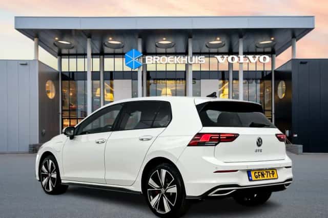 Volkswagen Golf (2021) thumbnail 4