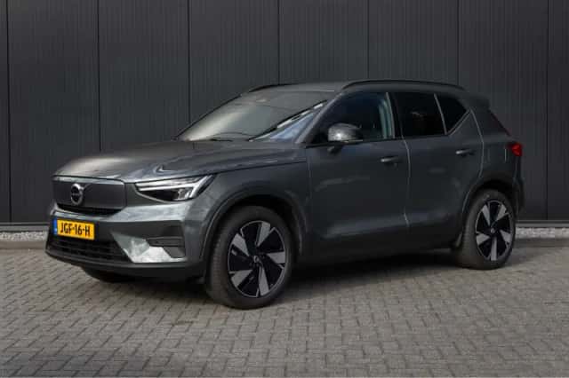 Volvo EX40 (2025) thumbnail 1