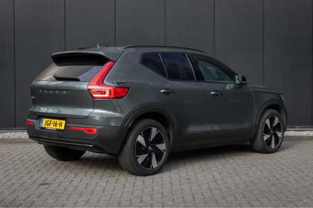 Volvo EX40 (2025) thumbnail 2