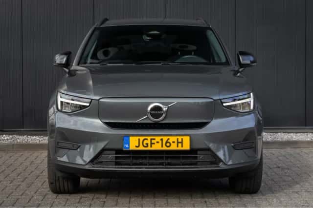 Volvo EX40 (2025) thumbnail 3