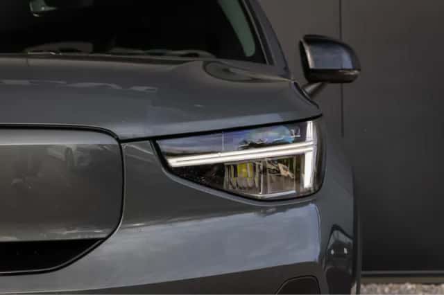 Volvo EX40 (2025) thumbnail 4