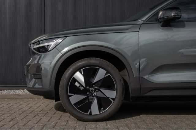 Volvo EX40 (2025) thumbnail 6