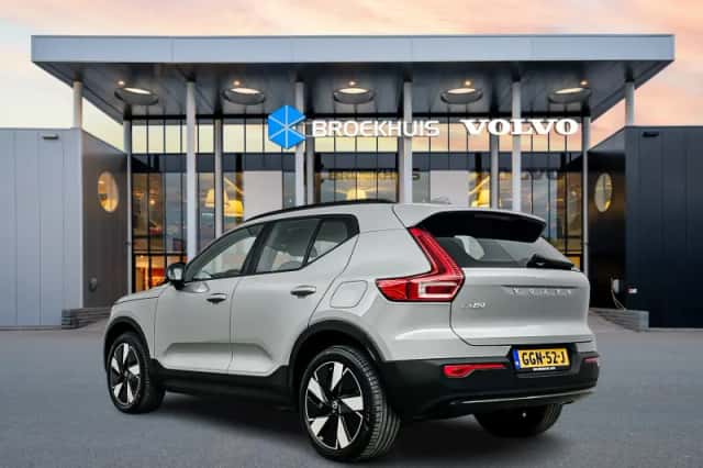 Volvo EX40 (2024) thumbnail 4