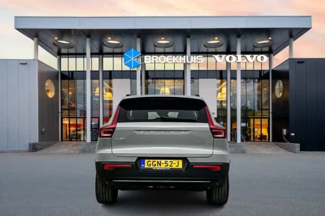 Volvo EX40 (2024) thumbnail 6