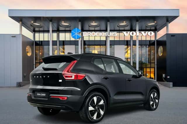 Volvo XC40 (2024) thumbnail 3