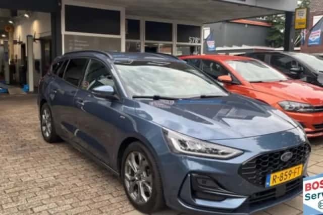 Ford Focus (2022) thumbnail 1