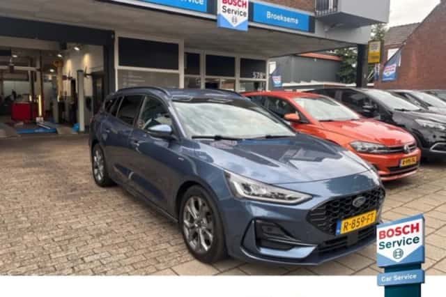 Ford Focus (2022) thumbnail 2