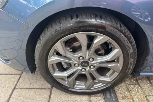 Ford Focus (2022) thumbnail 4