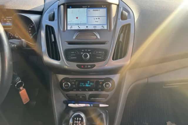 Ford Transit Connect (2016) thumbnail 19