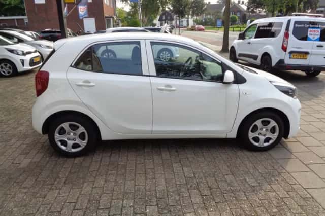 Kia Picanto (2022) thumbnail 25