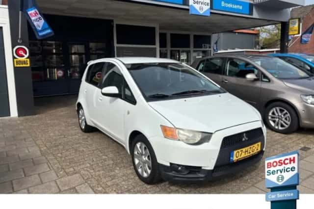 Mitsubishi Colt (2009) thumbnail 2