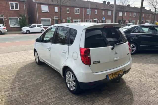 Mitsubishi Colt (2009) thumbnail 12
