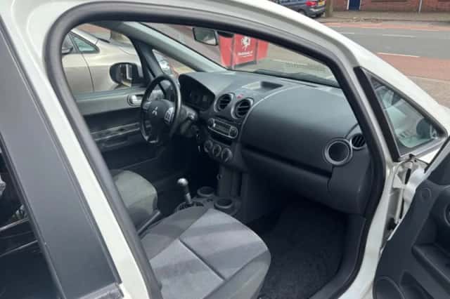 Mitsubishi Colt (2009) thumbnail 22