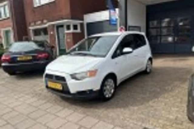 Mitsubishi Colt (2009) thumbnail 25