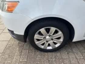 Mitsubishi Colt (2009) thumbnail 5
