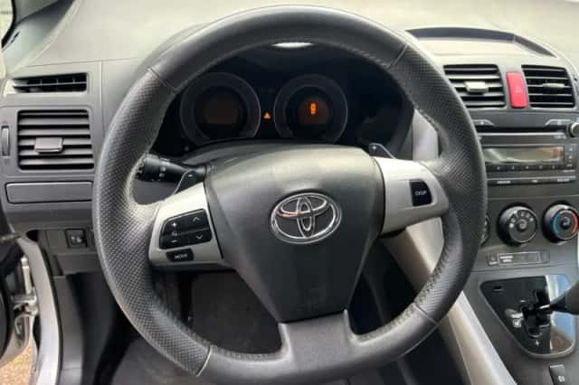 Toyota Auris (2012) thumbnail 11