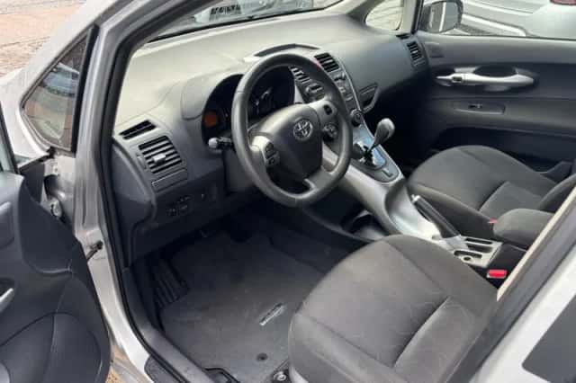 Toyota Auris (2012) thumbnail 14