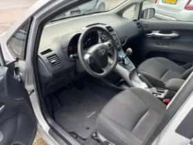 Toyota Auris thumbnail 14