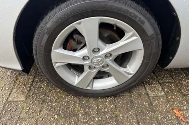 Toyota Auris (2012) thumbnail 15