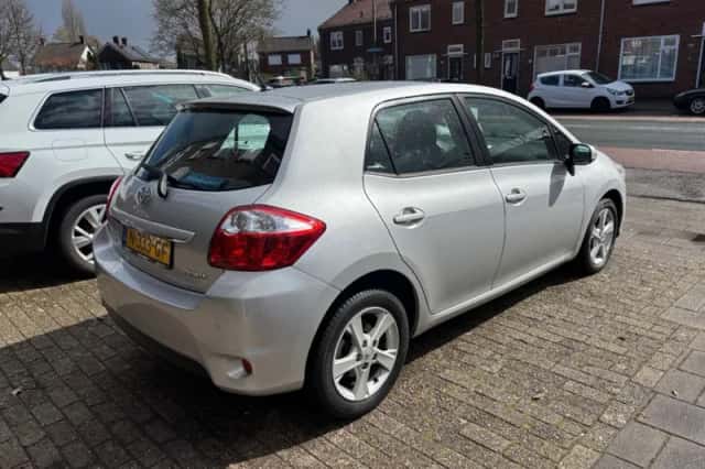 Toyota Auris (2012) thumbnail 17