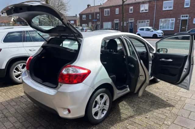 Toyota Auris (2012) thumbnail 19