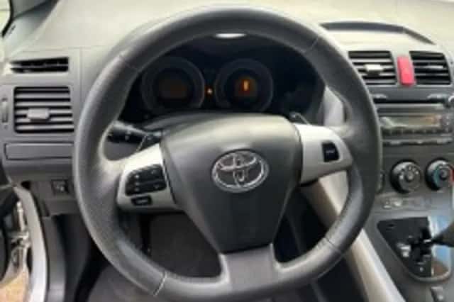 Toyota Auris (2012) thumbnail 5