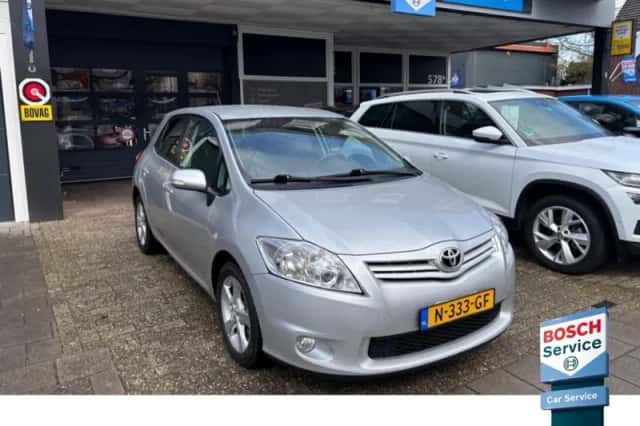 Toyota Auris (2012) thumbnail 8