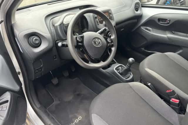 Toyota Aygo (2018) thumbnail 11