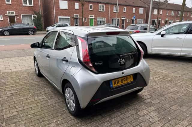 Toyota Aygo (2018) thumbnail 12