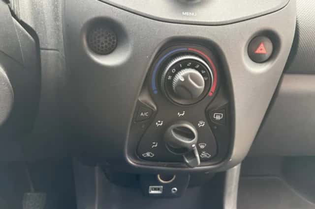 Toyota Aygo (2018) thumbnail 23