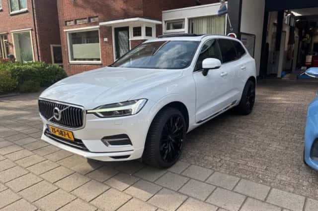 Volvo XC60 (2019) thumbnail 3