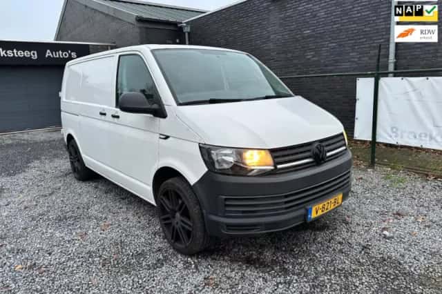 Volkswagen Transporter (2017) thumbnail 1