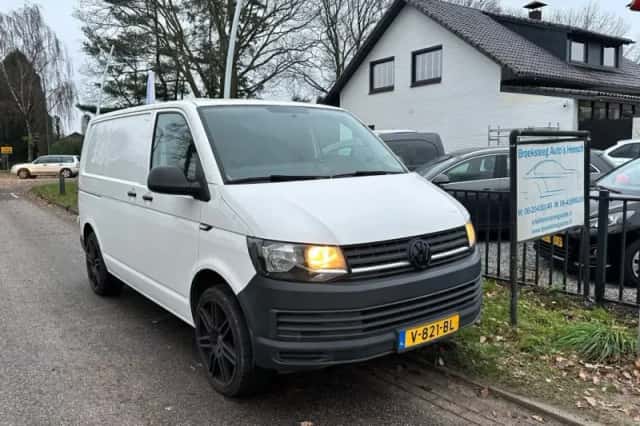 Volkswagen Transporter (2017) thumbnail 4