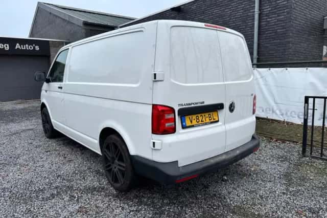 Volkswagen Transporter (2017) thumbnail 5