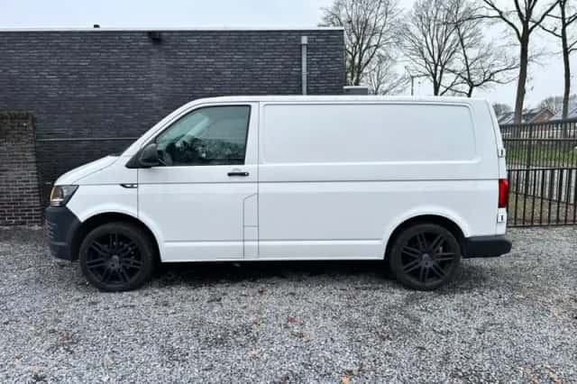 Volkswagen Transporter (2017) thumbnail 6
