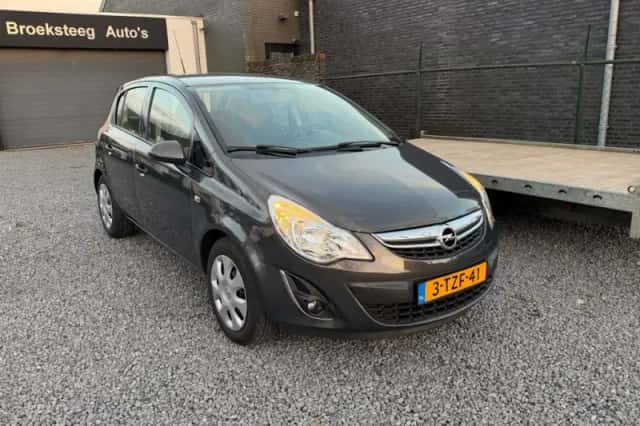 Opel Corsa (2013) thumbnail 2