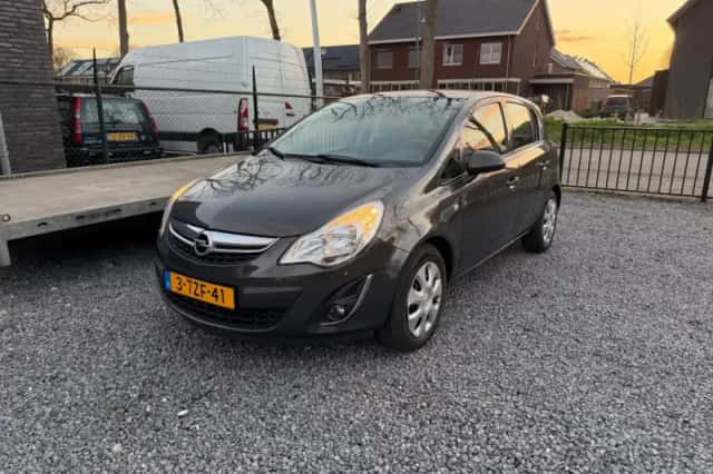 Opel Corsa (2013) thumbnail 5