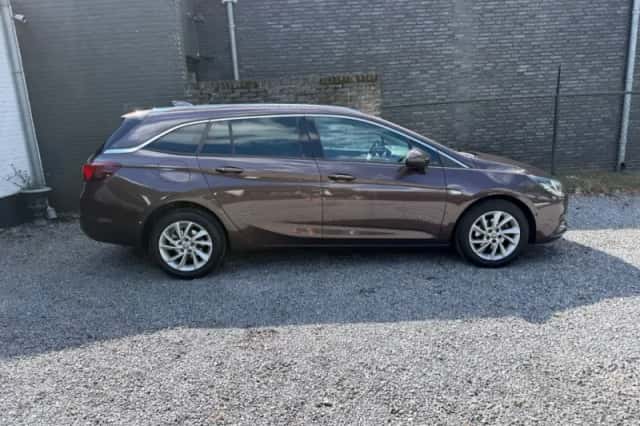 Opel Astra (2016) thumbnail 3