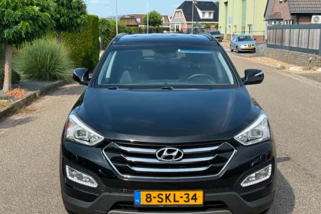 Hyundai Santa Fe (2013) thumbnail 2