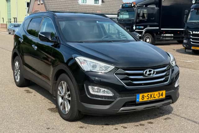 Hyundai Santa Fe (2013) thumbnail 3