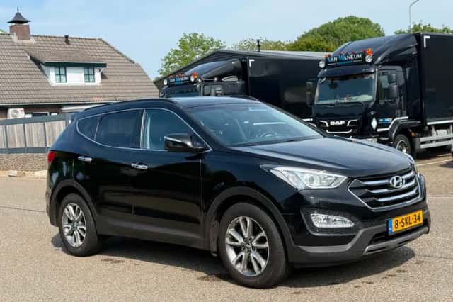 Hyundai Santa Fe (2013) thumbnail 4