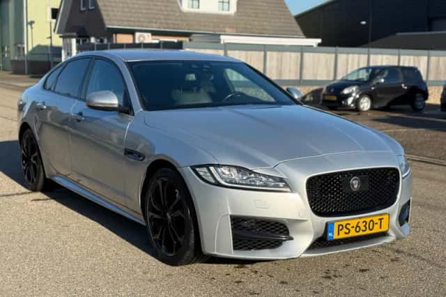 Jaguar XF (2016) thumbnail 3