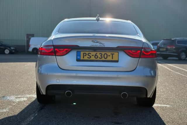 Jaguar XF (2016) thumbnail 6