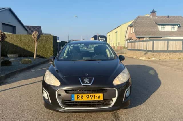 Peugeot 308 (2012) thumbnail 2