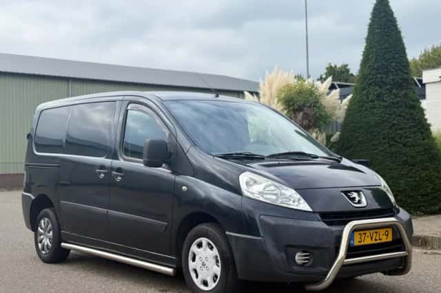 Peugeot Expert (2009) thumbnail 2