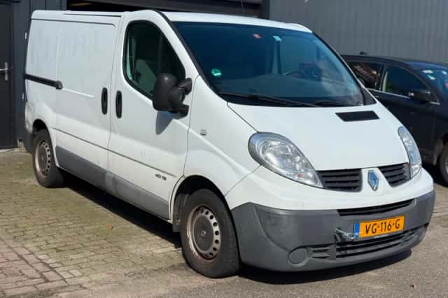 Renault Trafic (2013) thumbnail 2