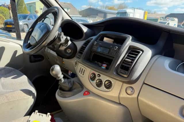Renault Trafic (2013) thumbnail 5