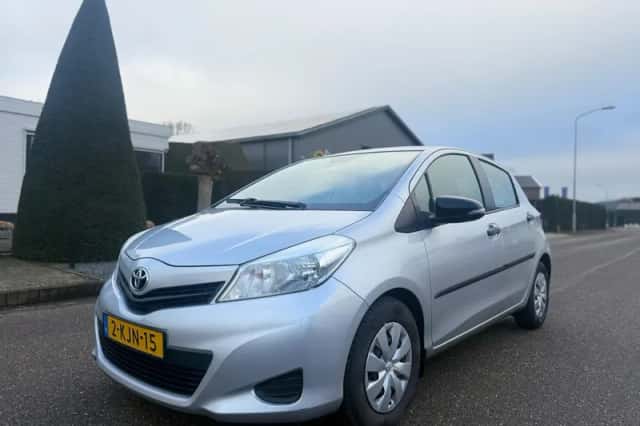 Toyota Yaris (2013) thumbnail 1